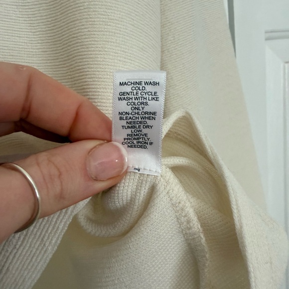 Versona Women’s White/Cream Feminine Minimalist Long Sleeve Top Size Large - Picture 4 of 5